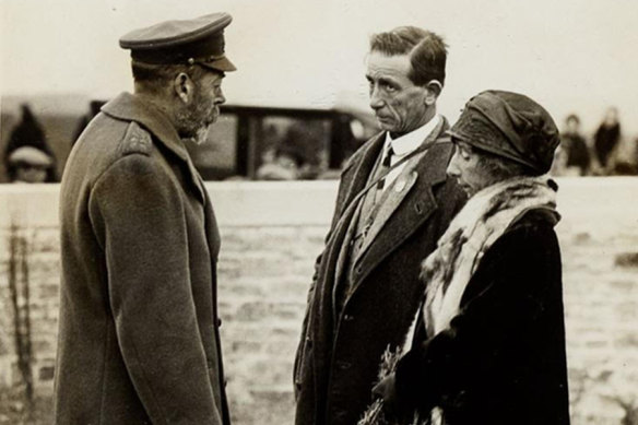 Frank and Adeline Hannaker meeting King George V in 1922.