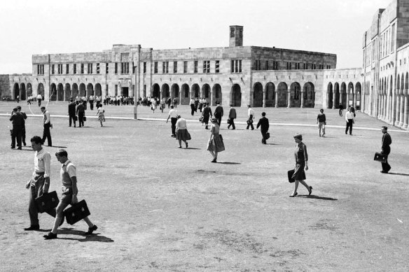 Students cross the Great Court on their way to classes in 1962.