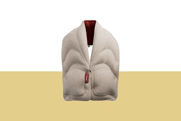 Stoov “Kokoon XL Core Original” scarf, with battery-powered infra-red heating.