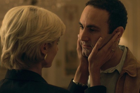 Did Dodi ask Di to say I do? Elizabeth Debicki as Princess Diana and Khalid Abdalla as Dodi al-Fayed in The Crown.