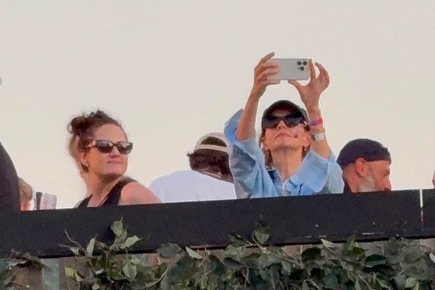 Carey Mulligan films Mumford & Sons at British Summer Time festival