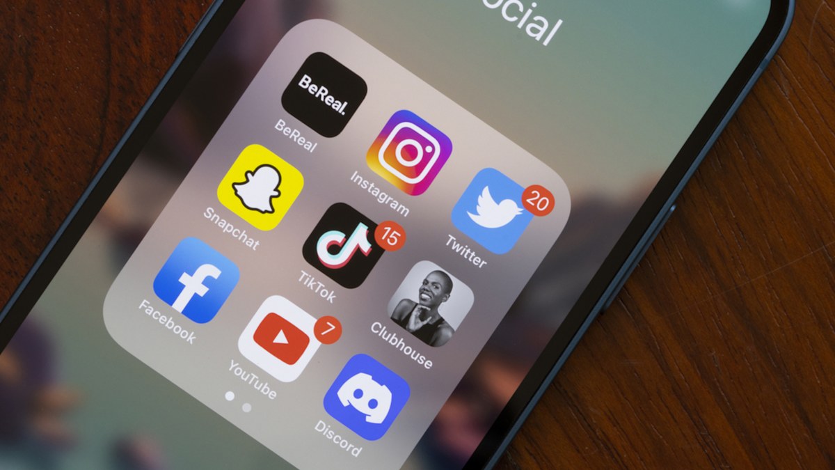 Government backs down on late change in big tech fight over Australian news