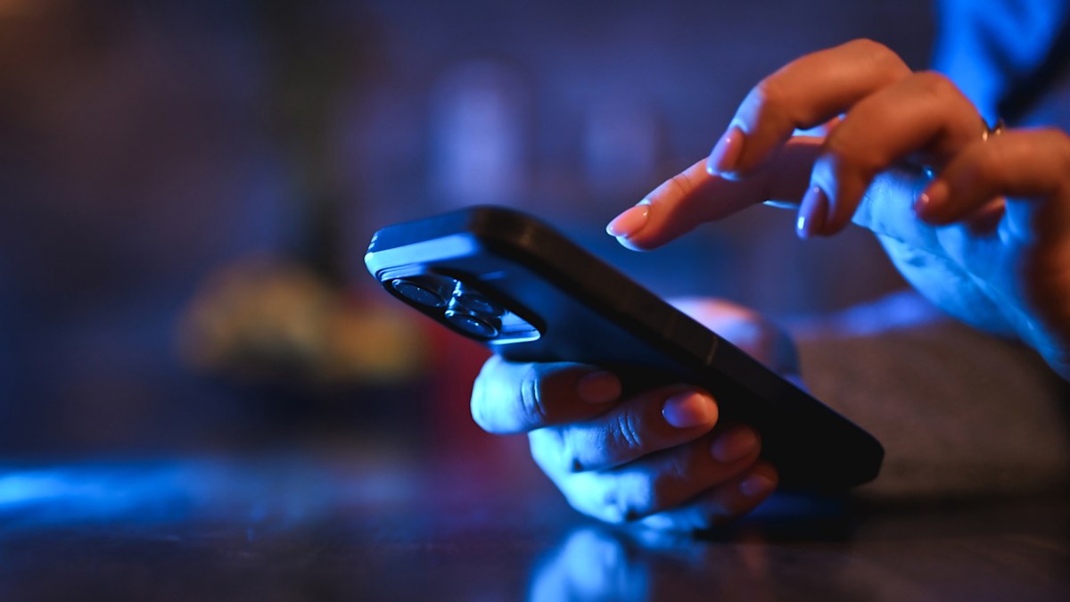 Temporary disaster roaming: System that that gives Aussies access to ...