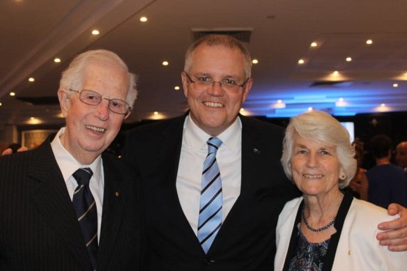 Scott Morrison with his late father John and mother Marion.  