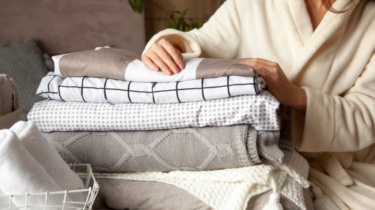 there’s no argument about the lack of time for household chores. Australia currently ranks ninth among the 38 nations of the OECD nations for its share of long-hours workers.