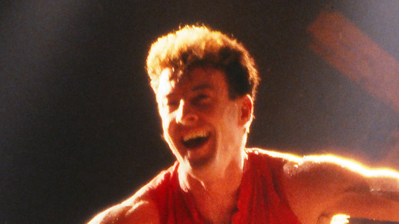 Midnight Oil aðdáendur bjargaði trommukitinu og gefa út bók hins látna Rob Hirst