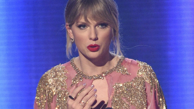 Taylor Swift puts rancour aside as she smashes all-time AMA record