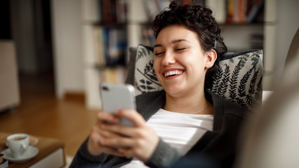 Apparently, those who tweeted whilst watching the ancient reruns (because, let’s face it, Friends is old news) were less able to "experience 'transportation' into the content and, in turn, more intensified emotions."