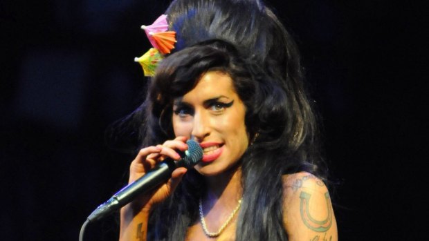 Singer Amy Winehouse to return to the stage as a hologram