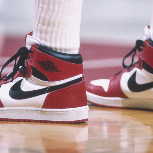 michael jordan signed with nike
