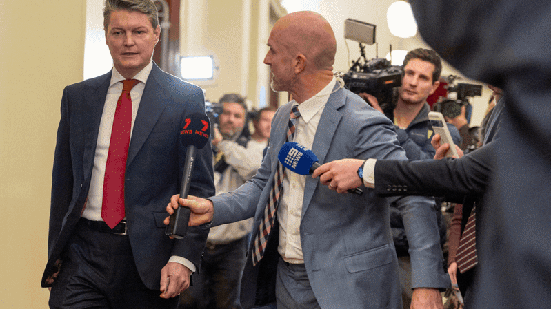 Slow, then fast, the downfall of a premier under siege