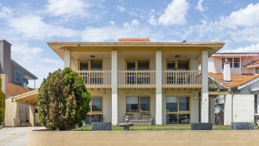 West Australian cricketer Mitch Marsh has sold his East Fremantle investment property for a cool $1.585 million.