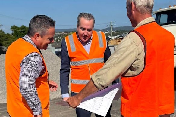 Jimmy Sullivan (centre) visiting a construction site in his electorate before he was expelled from the Labor Party.