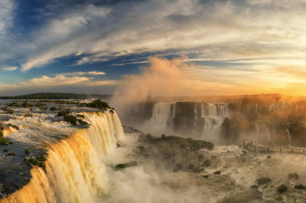 Cataratas del Iguazú en tiempo completo.