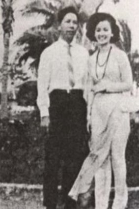 Sang and Châu on their wedding day in 1965.