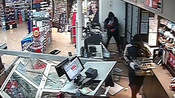 The gang collects their loot from the Ormeau crime scene.