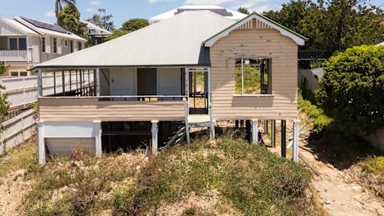 The “house” - or rather, the house frame - at 28 Parry Street in Bulimba has sold at auction.