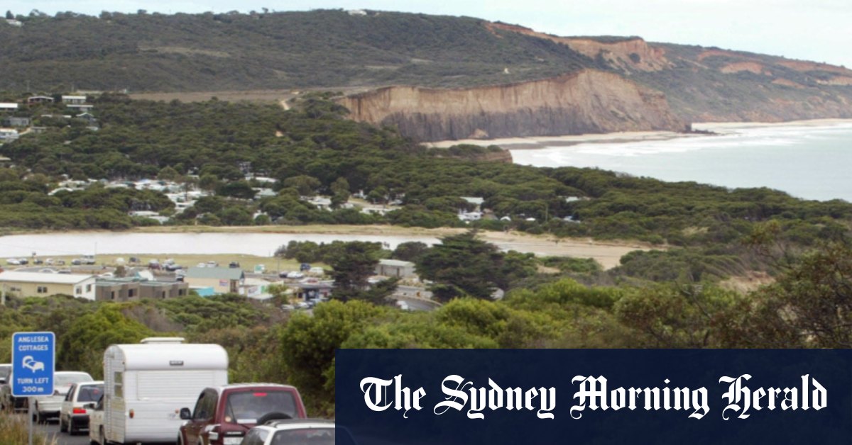 Anglesea landslide fears: Residents and visitors are being warned to stay away from the beach below Demons Bluff. - Vimarsana News