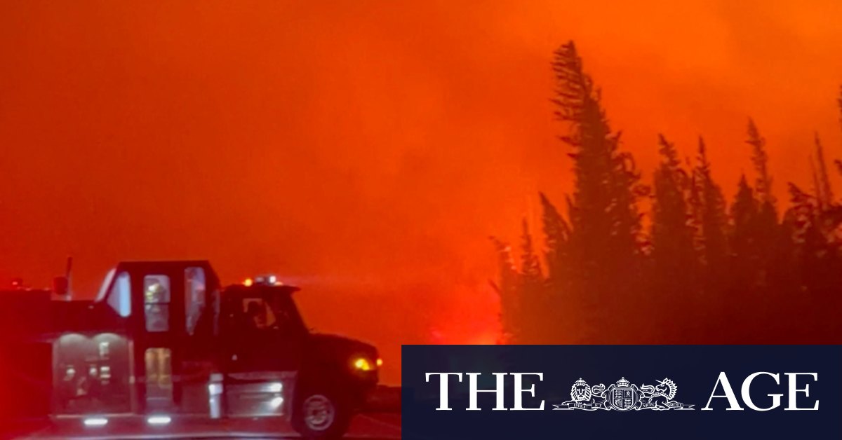 Canada wildfires: Crews battle blazes, all 20,000 residents of Yellowknife told to go - Vimarsana News