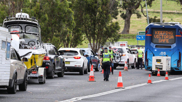 Thousands of Victorians rushed to get through the NSW border checkpoints. 