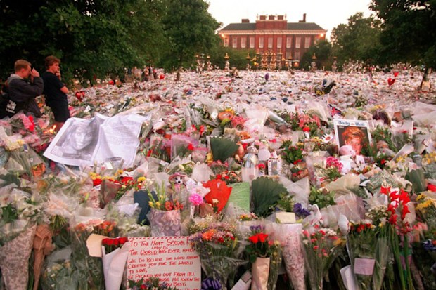 In the weeks following her death thousands upon thousands of mourners left tributes and flowers for Princess Diana at the gates of Kensington Palace. They are pictured here on the day of her funeral, September 6, 1997. (AAP)