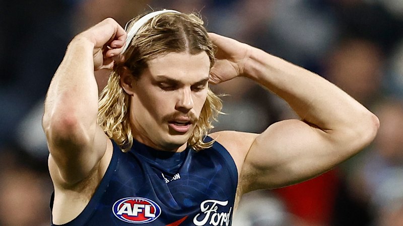 Geelong vs Gold Coast LIVE: Bailey Smith out injured as Cats leading in wet conditions against Suns; Swans beat Tigers