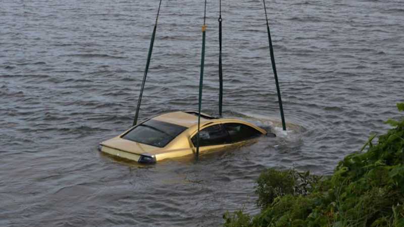 Two dead after car plunges into river near Kempsey