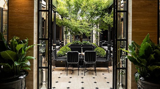 A steel-clad top level encloses the more informal terrace.