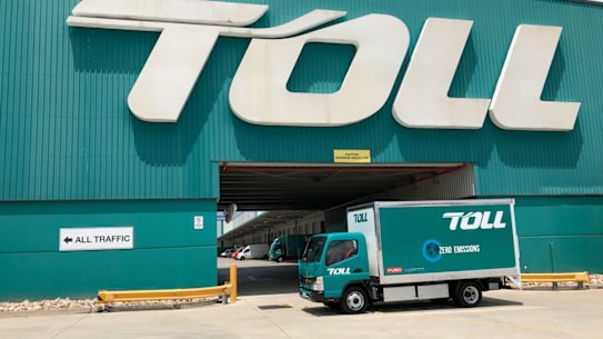 A structural collapse at Toll’s Richlands warehouse has disrupted vaccination supply across Queensland. 