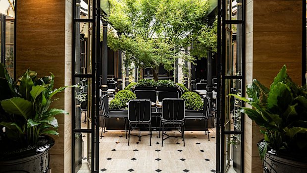 A steel-clad top level encloses the more informal terrace.