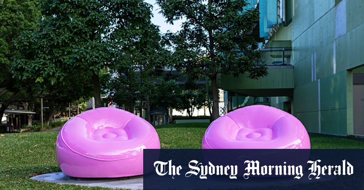 Pink phony club: ‘Inflated’ pool chairs debut at Brisbane’s State Library