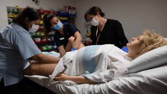 Birthing robot trains hospital staff to deal with real emergencies.