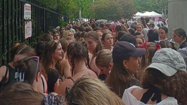 The line-up for Louis Tomlinson at Riverstage in Brisbane.