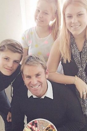 Shane Warne with his children on Father’s Day in 2019.