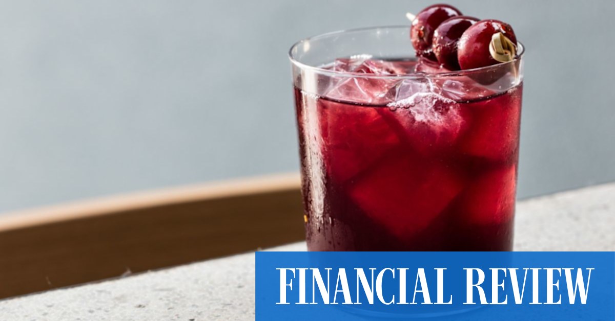 World's best bartender Lynnette Marrero shows how to make her Llama Del Rey, the perfect Christmas drink - Vimarsana News