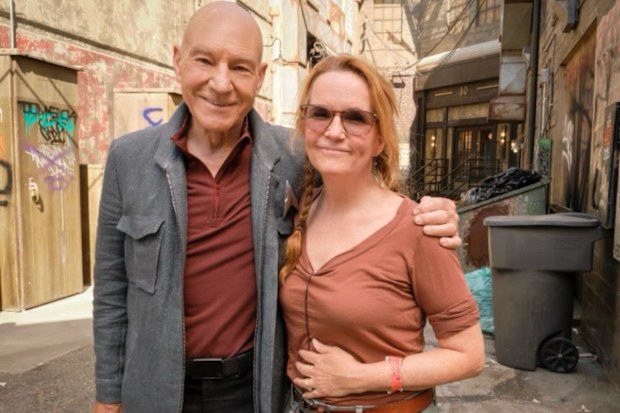 Back to the Future star and Star Trek director Lea Thompson honoured the late Patrick Stewart.