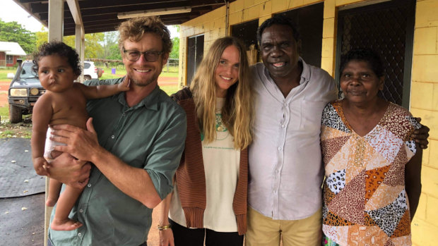 Simon Baker and girlfriend Laura delighted locals on their visit to the Yirrkala community.