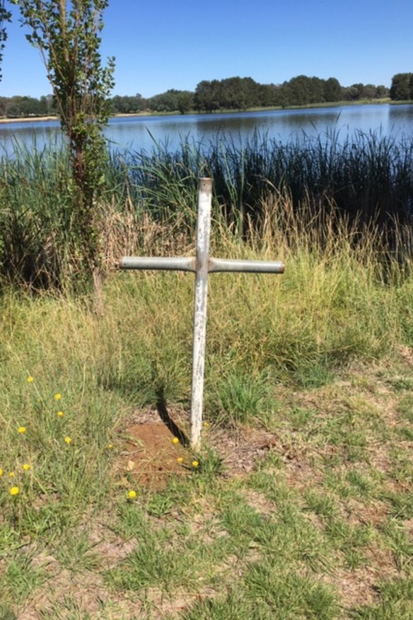 A metal cross near on the shores of Lake Ginninderra.