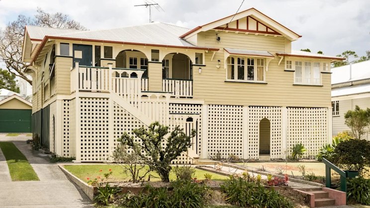 smh.com.au - Sarah Webb - Fierce bidding war pushes historic Queenslander past $2 million