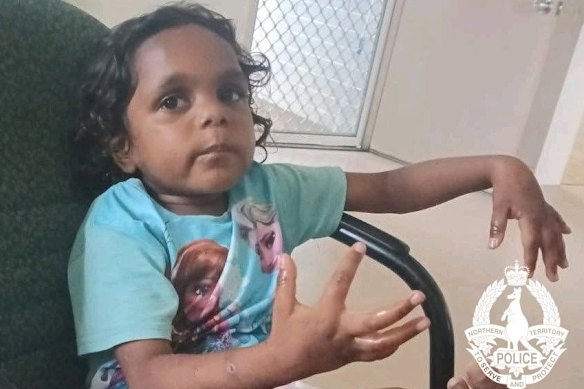 La policía del NT sospecha que Sharon, de cinco años, ha sido secuestrada.