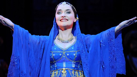 Heroine Lakme dies after eating a poisonous flower. 