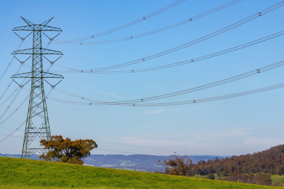 A parliamentary inquiry has recommended the controversial HumeLink project go ahead with overhead power lines, despite the opposition from community.