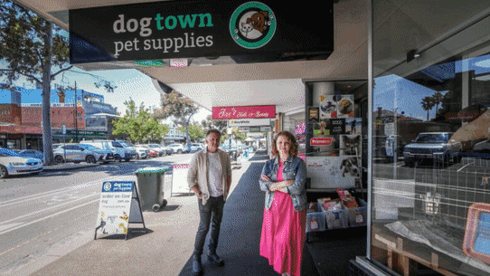 Shop owners in Melbourne’s beachside suburb, Williamstown, are closing their doors as trade lags on the once busy shopping strips.
