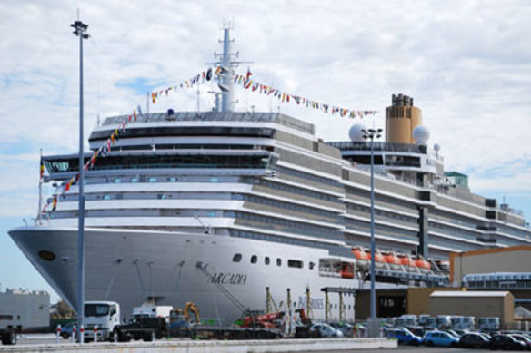 The massive cruise ship P&O Arcadia docks at Fremantle.