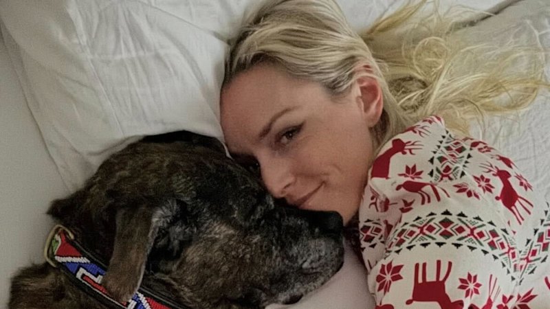 Vonn breaks leg, dog dies