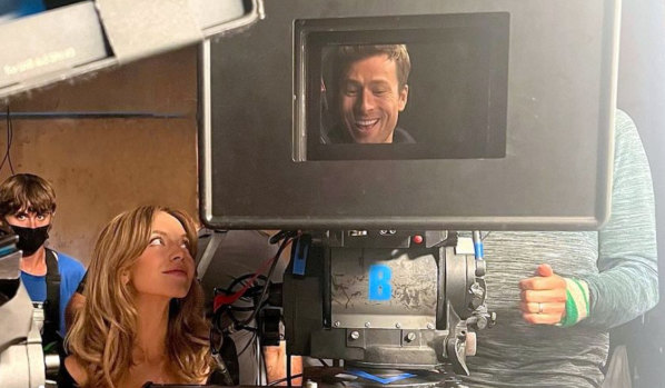 “They’ve both fallen in love with Sydney, Australia”: Sydney Sweeney and Glen Powell on set.