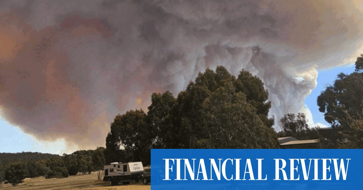 Thousands evacuate as more fires rip through Victoria - Vimarsana News