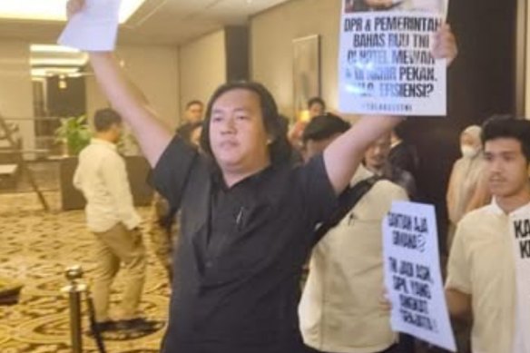 L'attivista indonesiano Andrie Yunus.