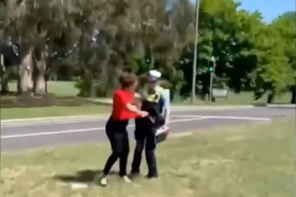 Senator Lidia Thorpe appears to have a scuffle with a police officer.