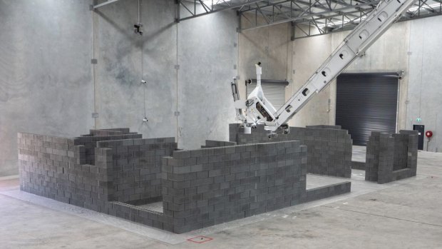 The last block being laid for the Hadrian X’s first full home structure built at Fastbrick's test facility. 